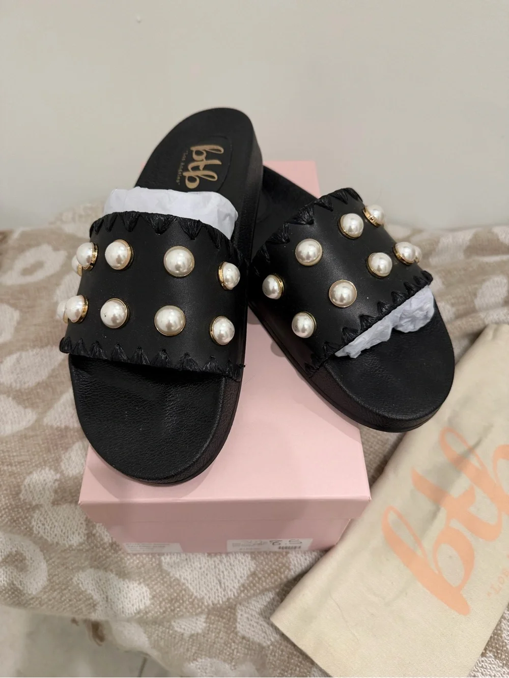 btb Los Angeles Cali Pearl-Stud Slide Sandal